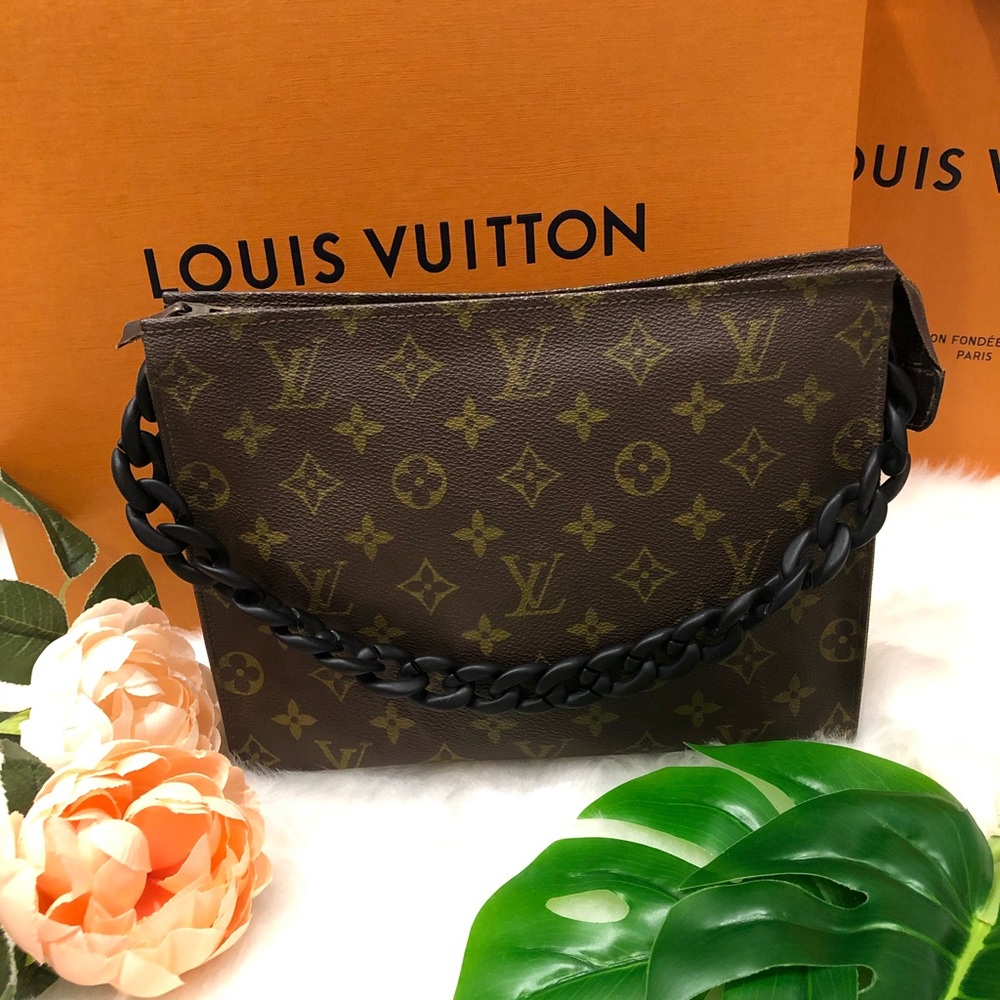 AUTHENTIC Louis Vuitton Toiletry 26